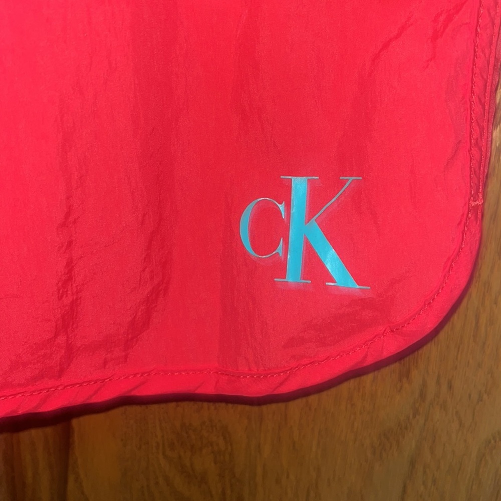 Calvin Klein - Picture 3 of 5